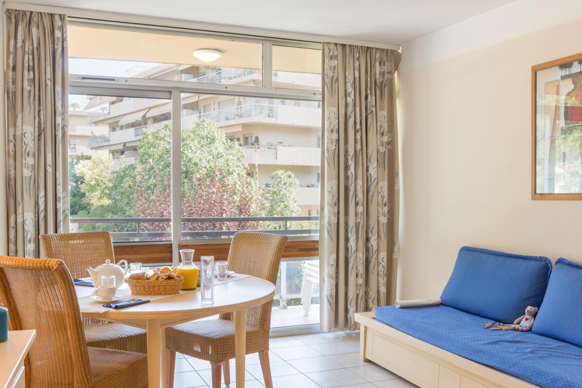 One-Bedroom Apartment Air Conditioning
