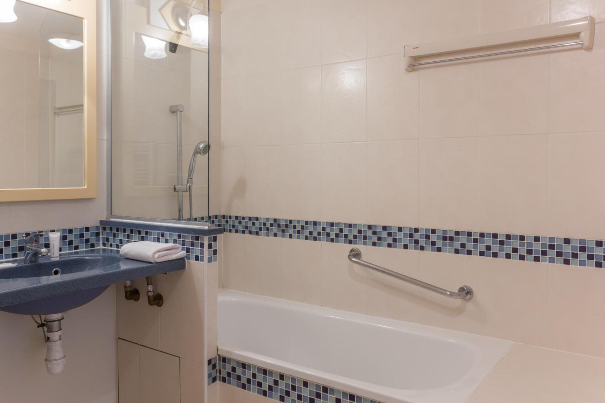 One-Bedroom Apartment Air Conditioning