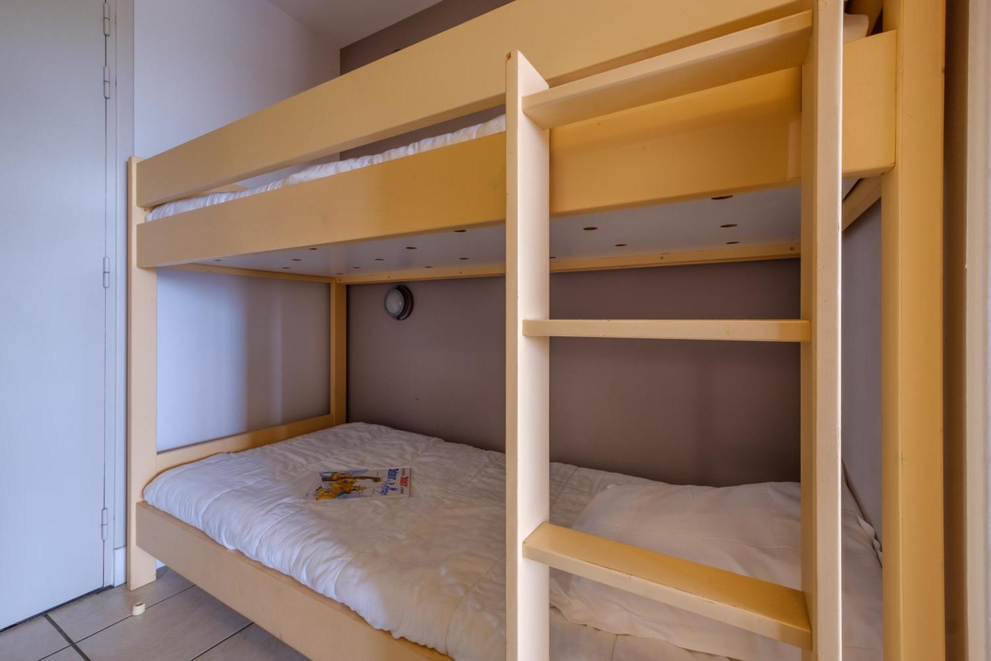 Studio Sleeping Alcove Air Conditioning